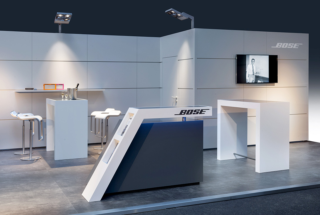 Messestand mit individualisierten Mila-wall Modulen